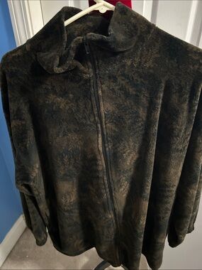 Awesome wear fleece unisex brown/black zipper jacket. Size L